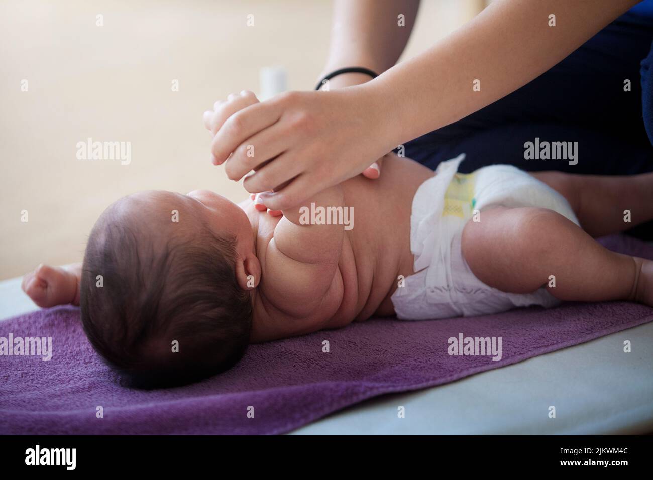 Massage courses for babies of young mothers for the well-being and to promote the bond with the child Stock Photo