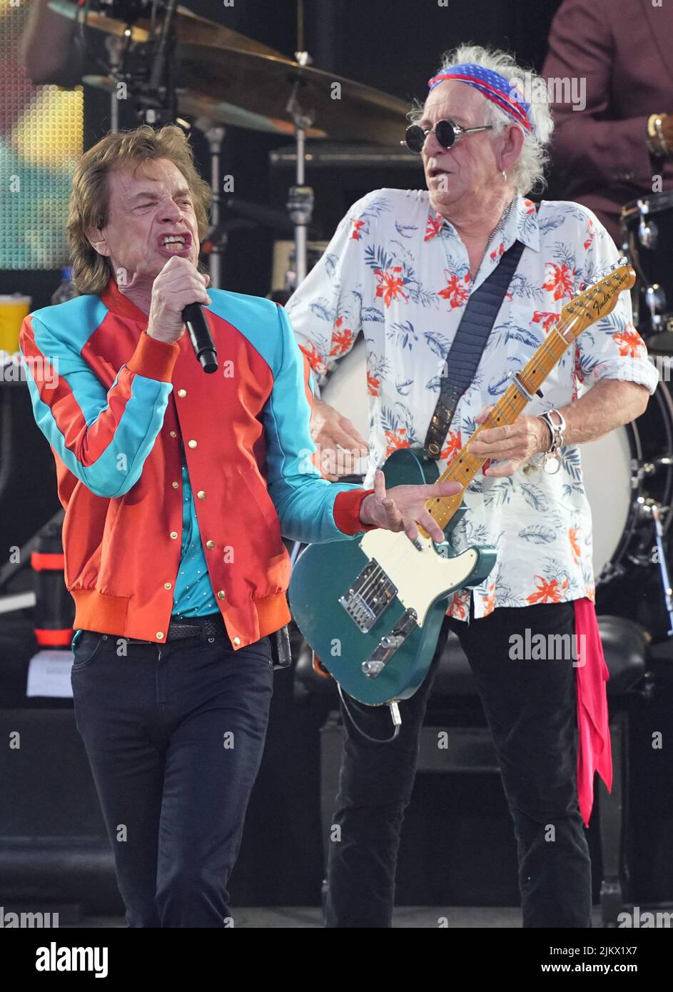 Berlin, Germany. 03rd Aug, 2022. Mick Jagger (l) and Keith Richards (r) of  the British band The Rolling Stones sing and play during the anniversary  tour "Sixty" at the beginning of the