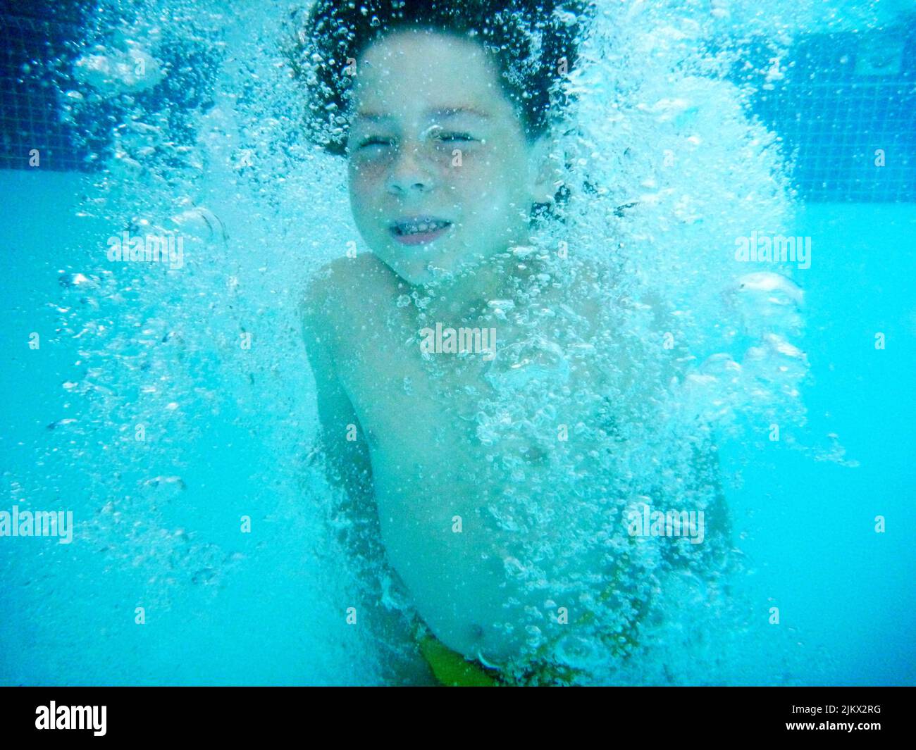 Child Underwater Pool Bubbles Hi Res Stock Photography And Images Alamy