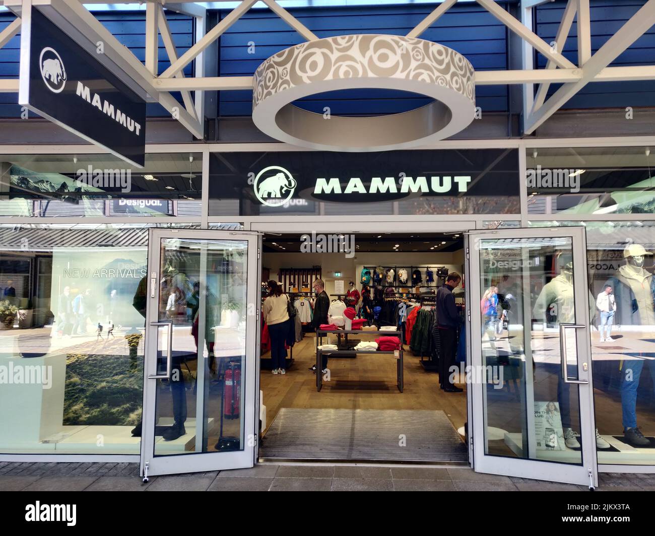 Rejse discolor omfatte Mammut shopping center shopping center hi-res stock photography and images  - Alamy