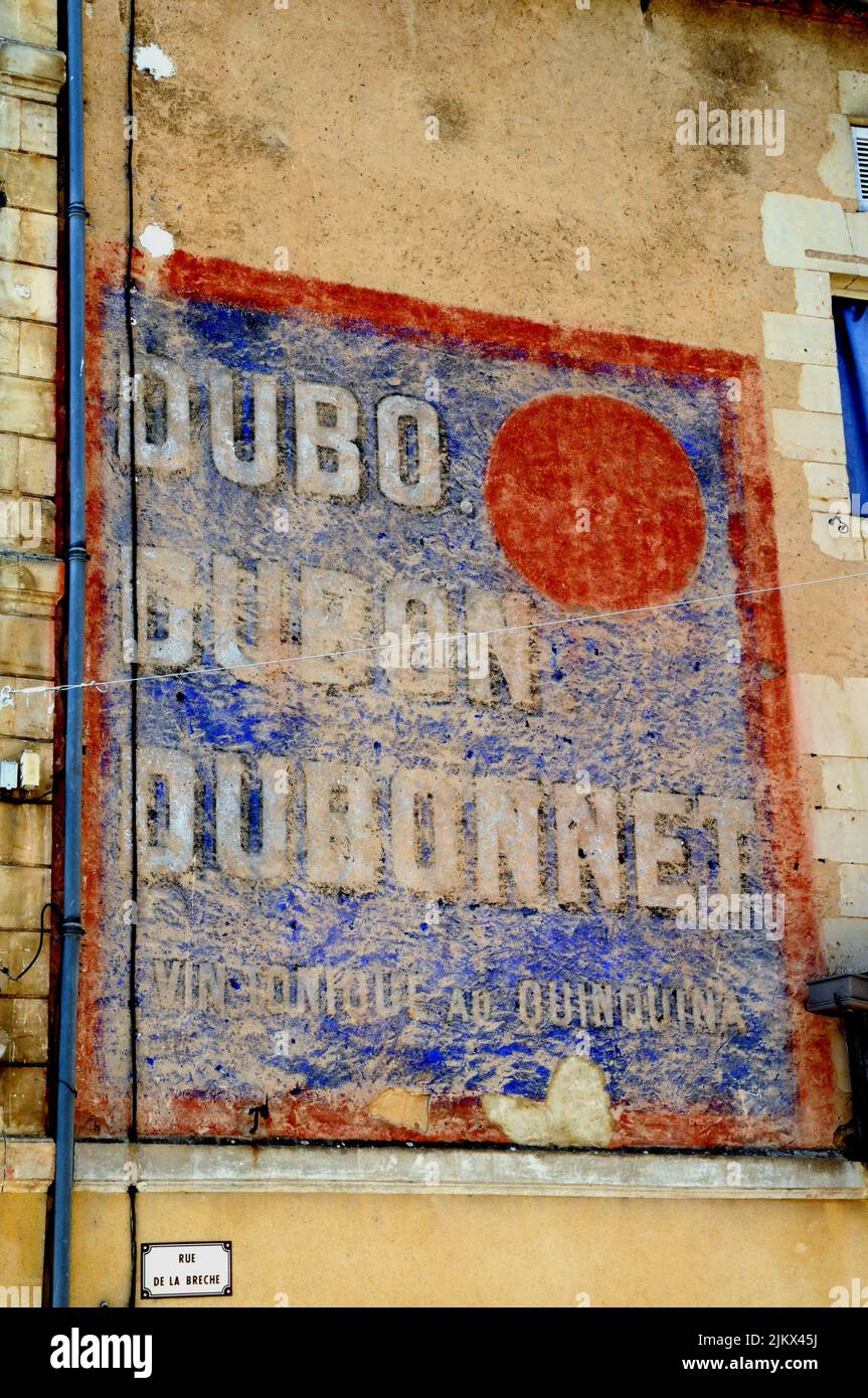 Dubo dubon dubonnet hi-res stock photography and images - Alamy