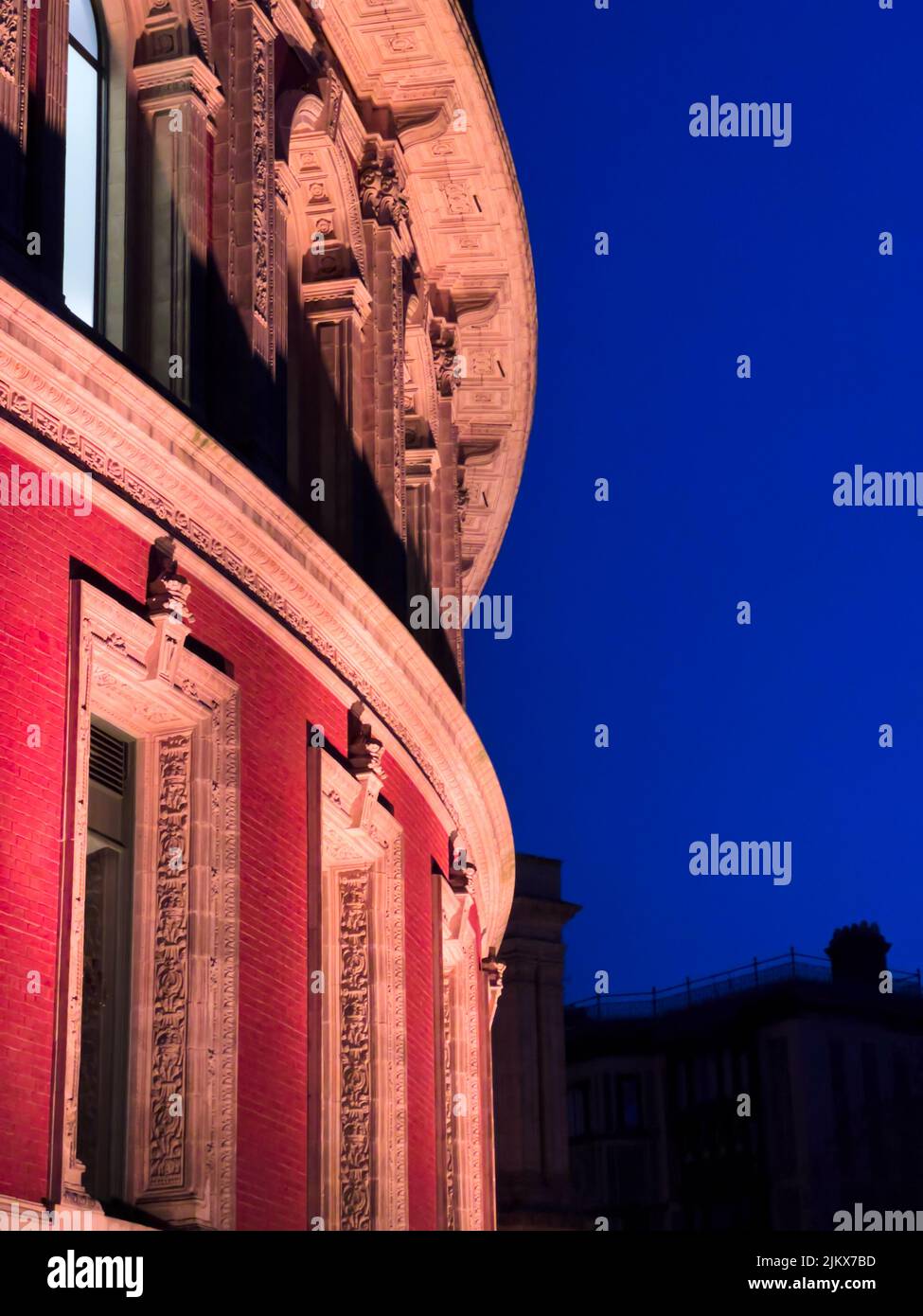 Night time shot of the exterior of the Royal Albert Hall Stock Photo