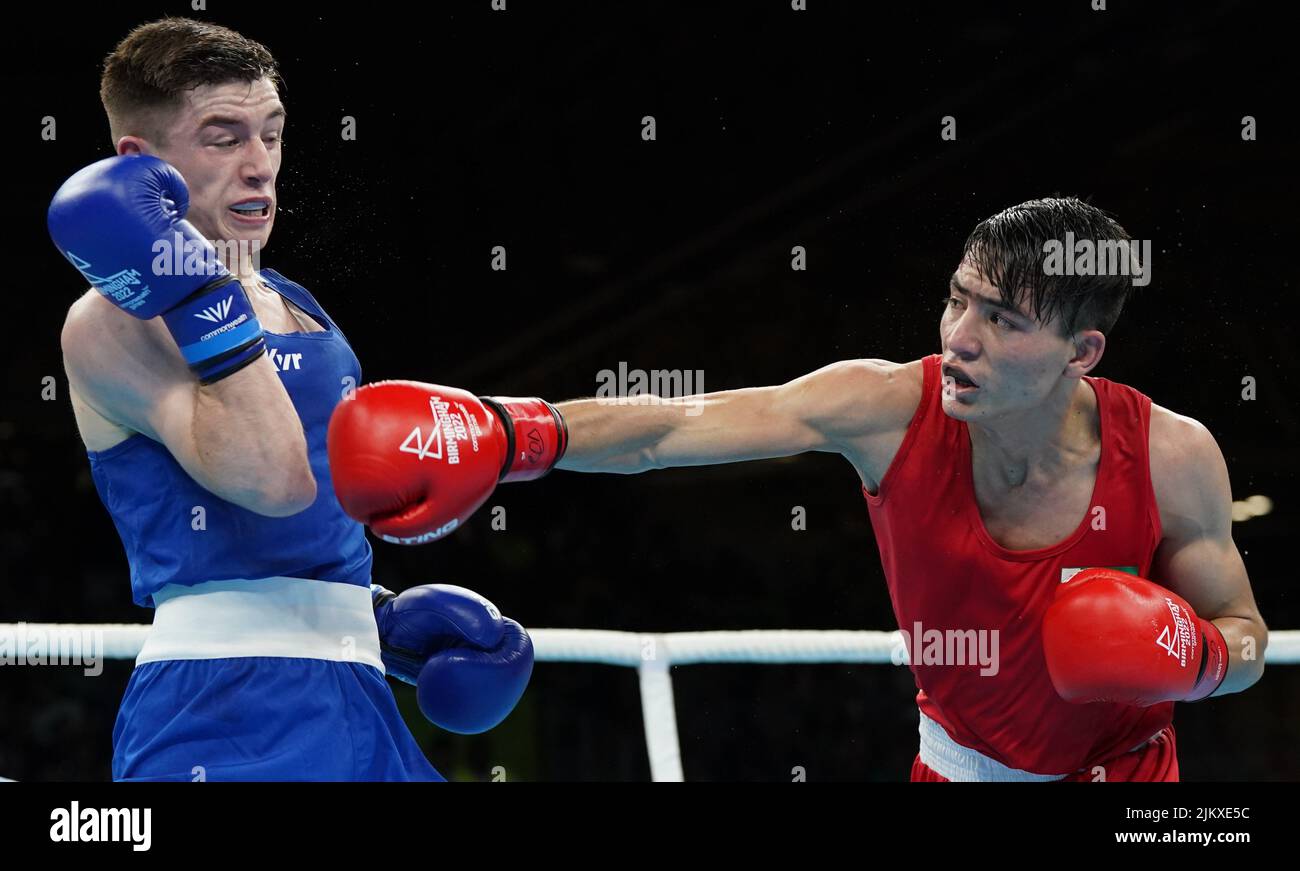 Pakistan's Ilyas Hussain and Northern Ireland's Jude Gallagher(blue) during the Men’s 54kg- 57kg (Featherweight) - Quarter-Final 3 at The NEC on day six of the 2022 Commonwealth Games in Birmingham. Picture date: Wednesday August 3, 2022. Stock Photo