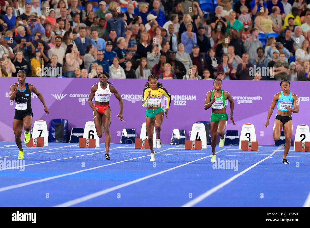 Elaine ThompsonHerah of Jamaica on her way to winning the women’s 100m