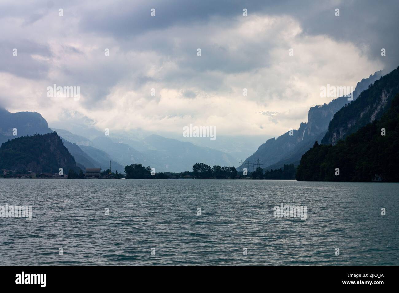 The beautiful view of Lake Brienz against the background of the Alps ...