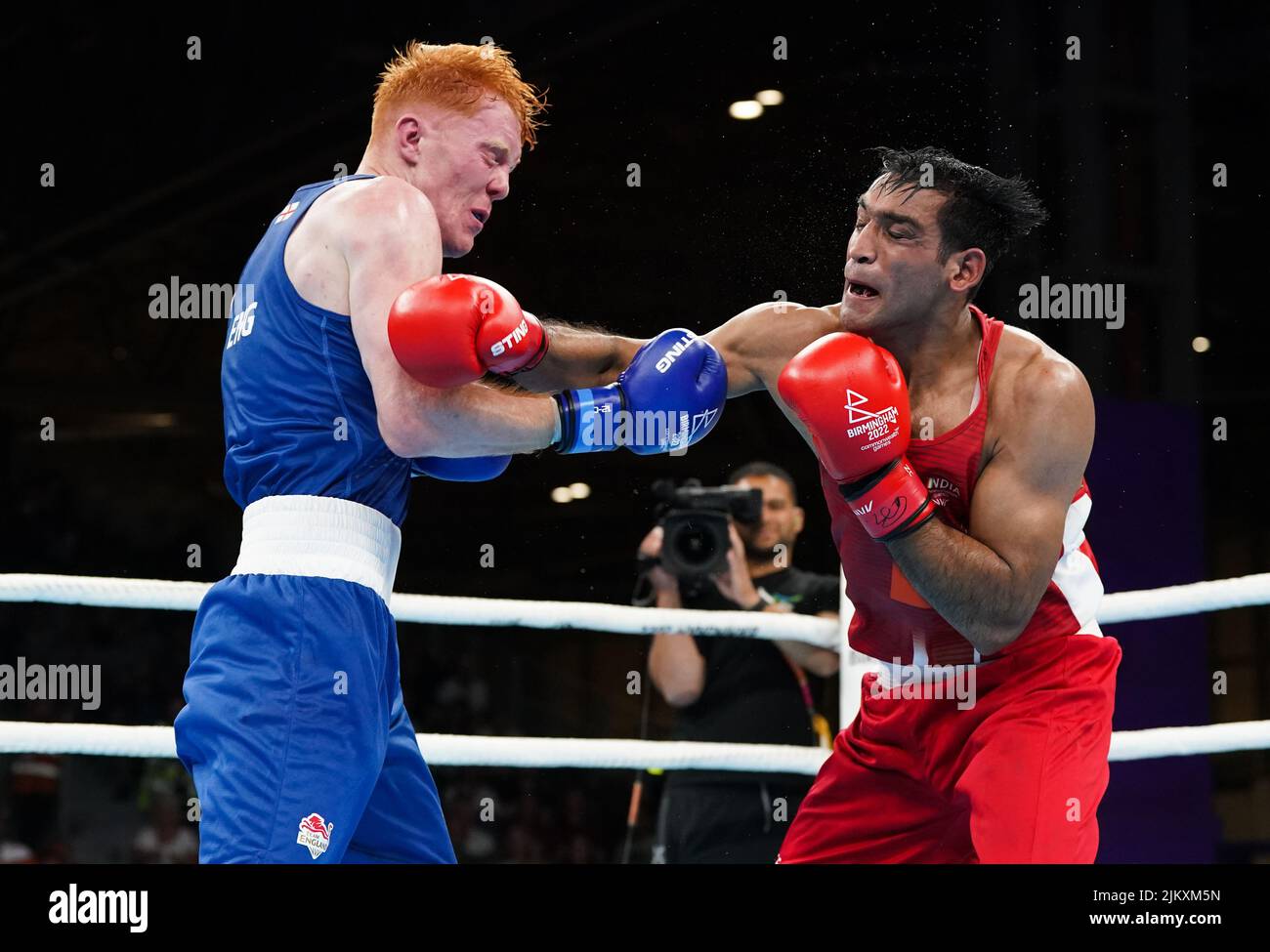 India's Ashish Kumar (right) and England's Aaron Bowen during the Men’s Over 75kg-80kg (Light Heavyweight) - Quarter-Final 3 at The NEC on day six of the 2022 Commonwealth Games in Birmingham. Picture date: Wednesday August 3, 2022. Stock Photo