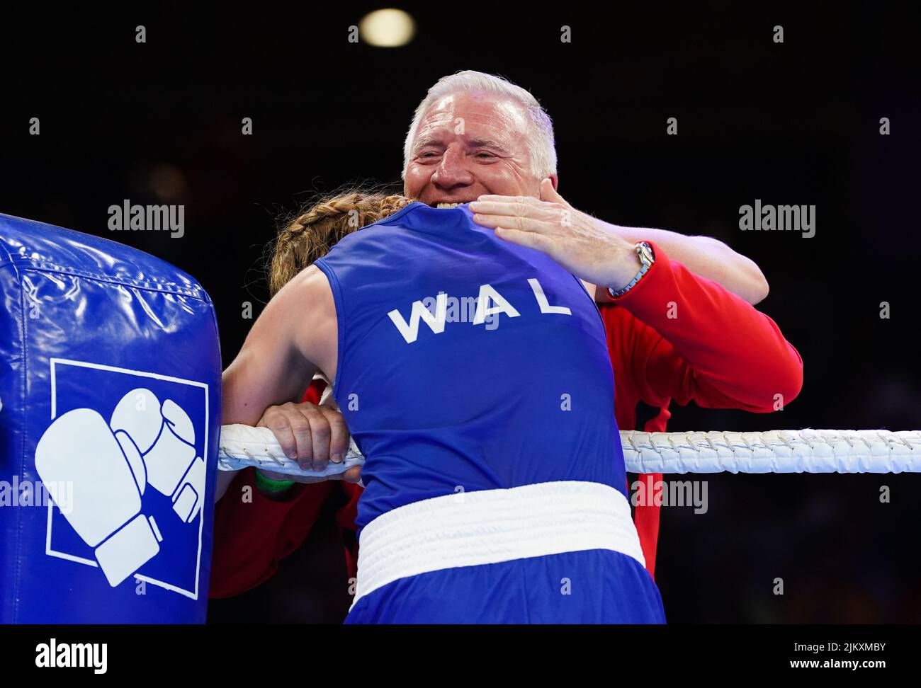 Wales' Head Boxing coach Colin Jones celebrates with Rosie Eccles during the Women’s Over 66kg-70kg (Light Middle) - Quarter-Final 4 at The NEC on day six of the 2022 Commonwealth Games in Birmingham. Picture date: Wednesday August 3, 2022. Stock Photo