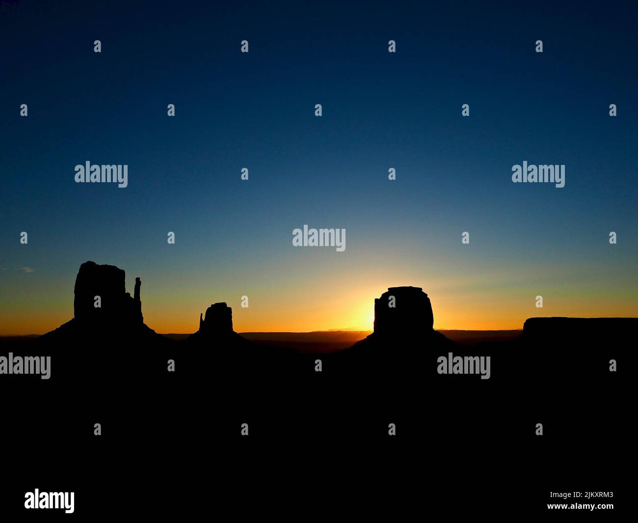 Horizontal view sunrise monument hi-res stock photography and images ...