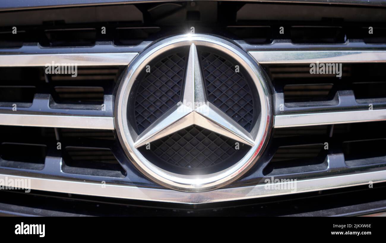 A closeup shot of the Mercedes Benz three pointed star on the grill of an ML 350 SUV Stock Photo