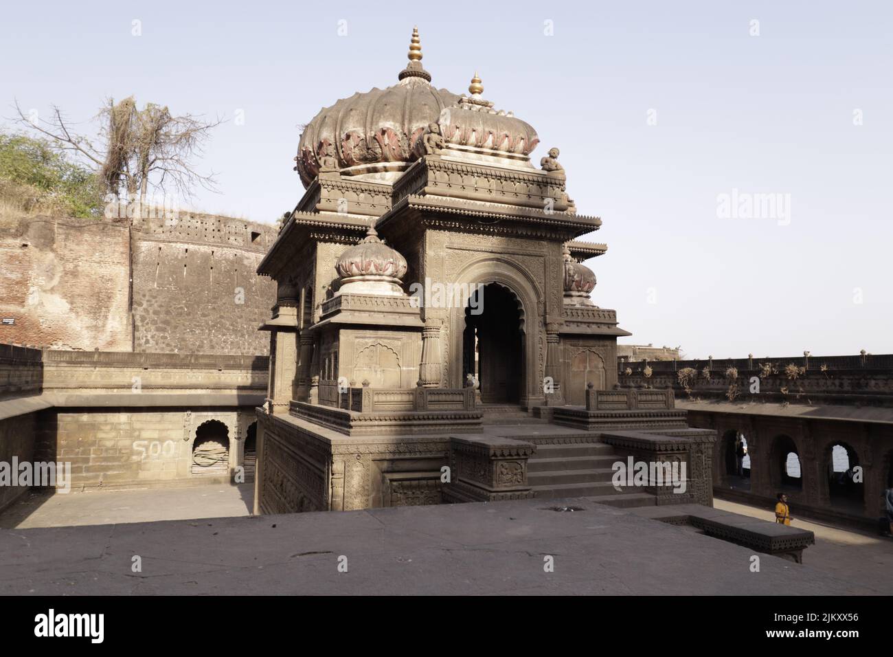 A beautiful shot of Badrinath Temple in sunlight in Maheshwar, India Stock Photo