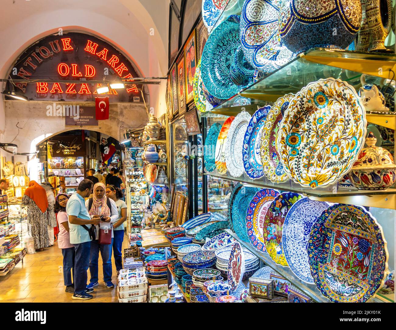 Turkish Ceramics in Grand Bazaar, Istanbul City, Turkey Stock Photo - Alamy