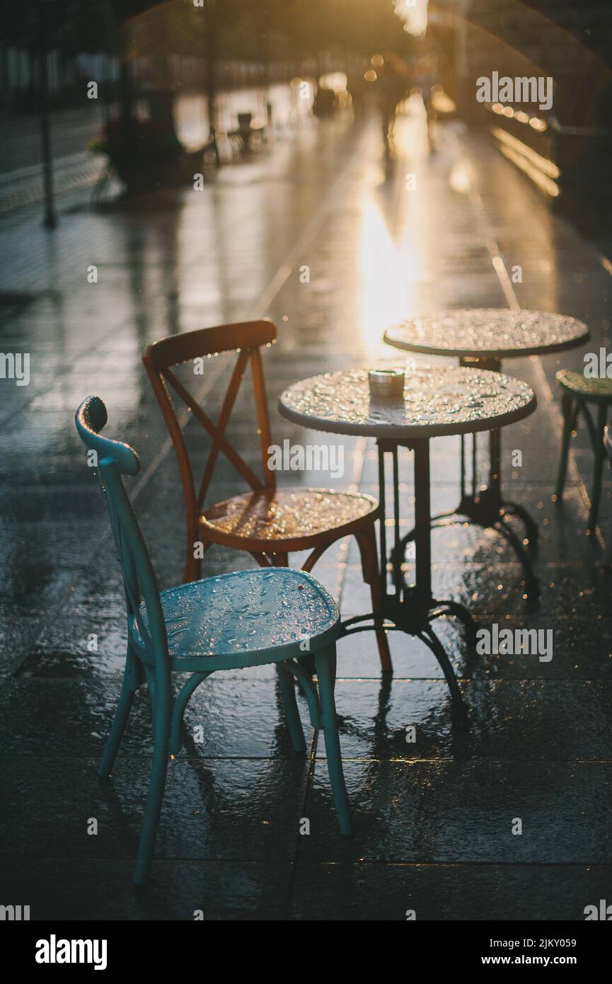 An atmospheric cozy shot of outdoor restaurant setting on rainy day Stock Photo