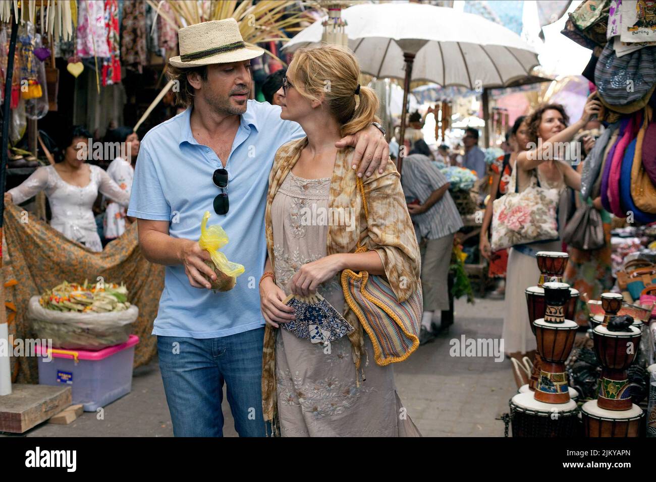 JAVIER BARDEM, JULIA ROBERTS, EAT PRAY LOVE, 2010 Stock Photo - Alamy