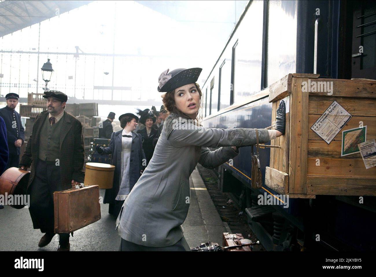 Louise bourgoin les aventures extraordinaires d adele blanc sec 2010