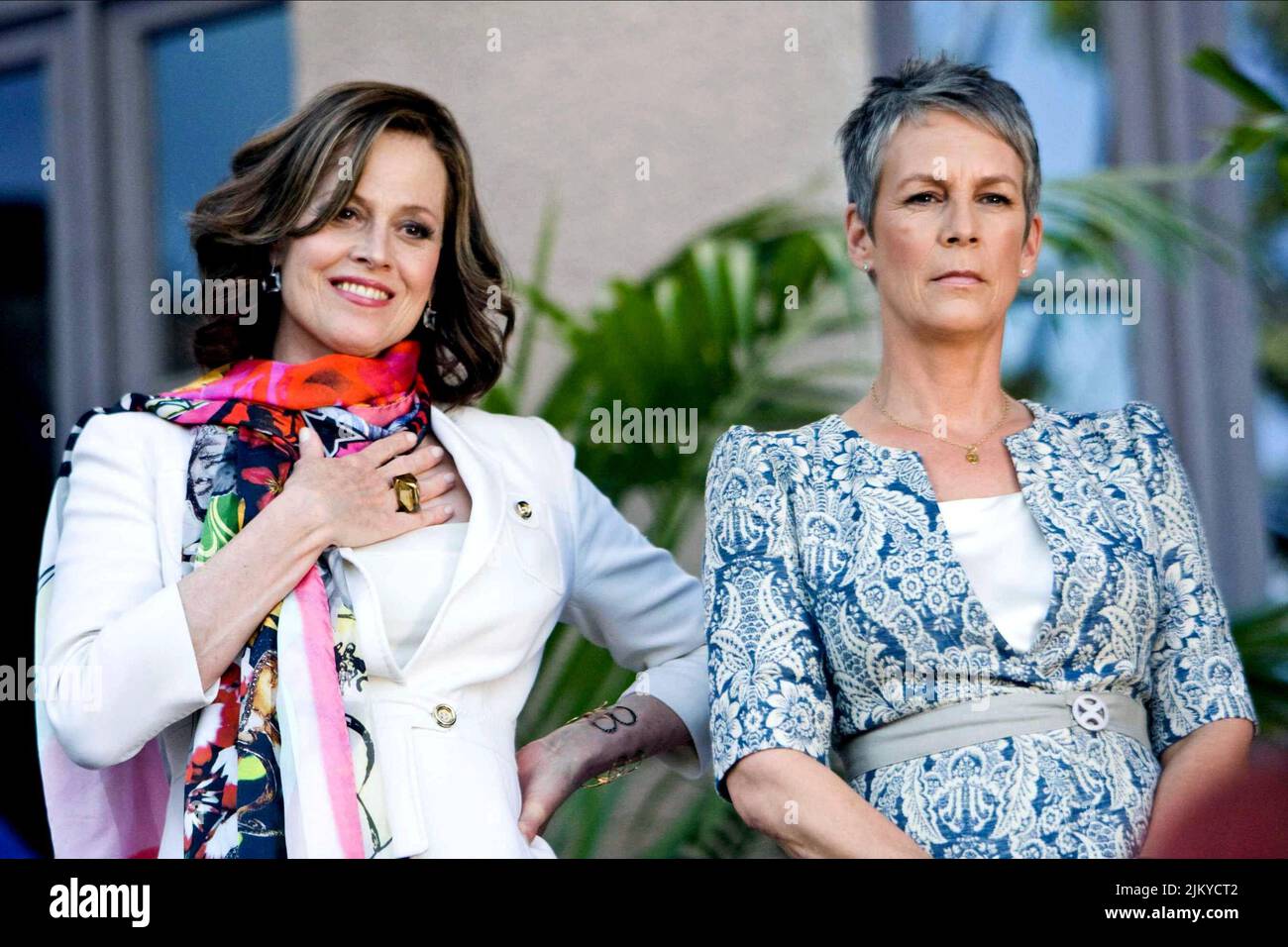 SIGOURNEY WEAVER, JAMIE LEE CURTIS, YOU AGAIN, 2010 Stock Photo Alamy
