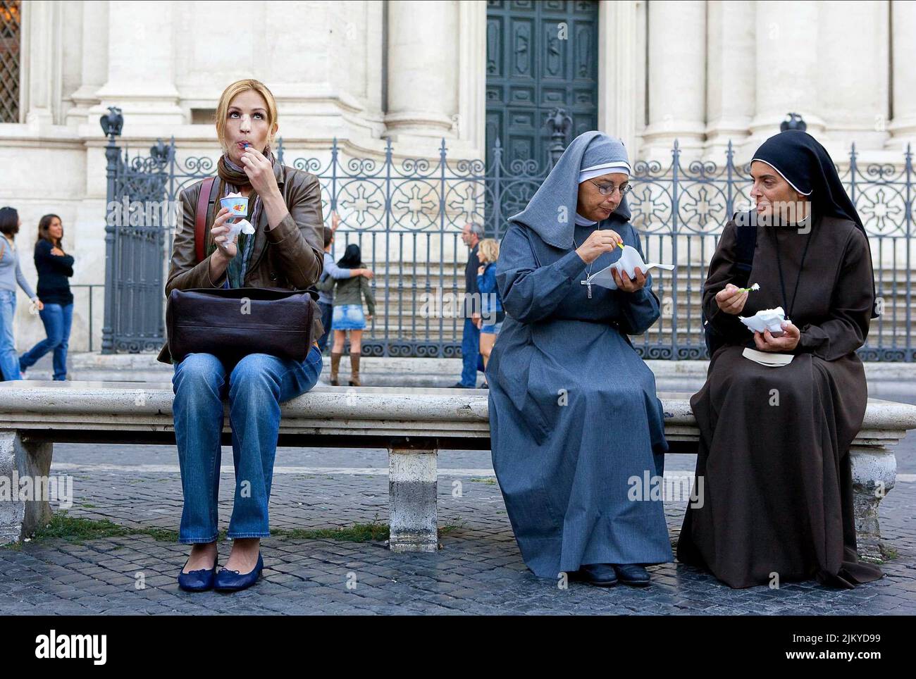 JULIA ROBERTS, EAT PRAY LOVE, 2010 Stock Photo Alamy