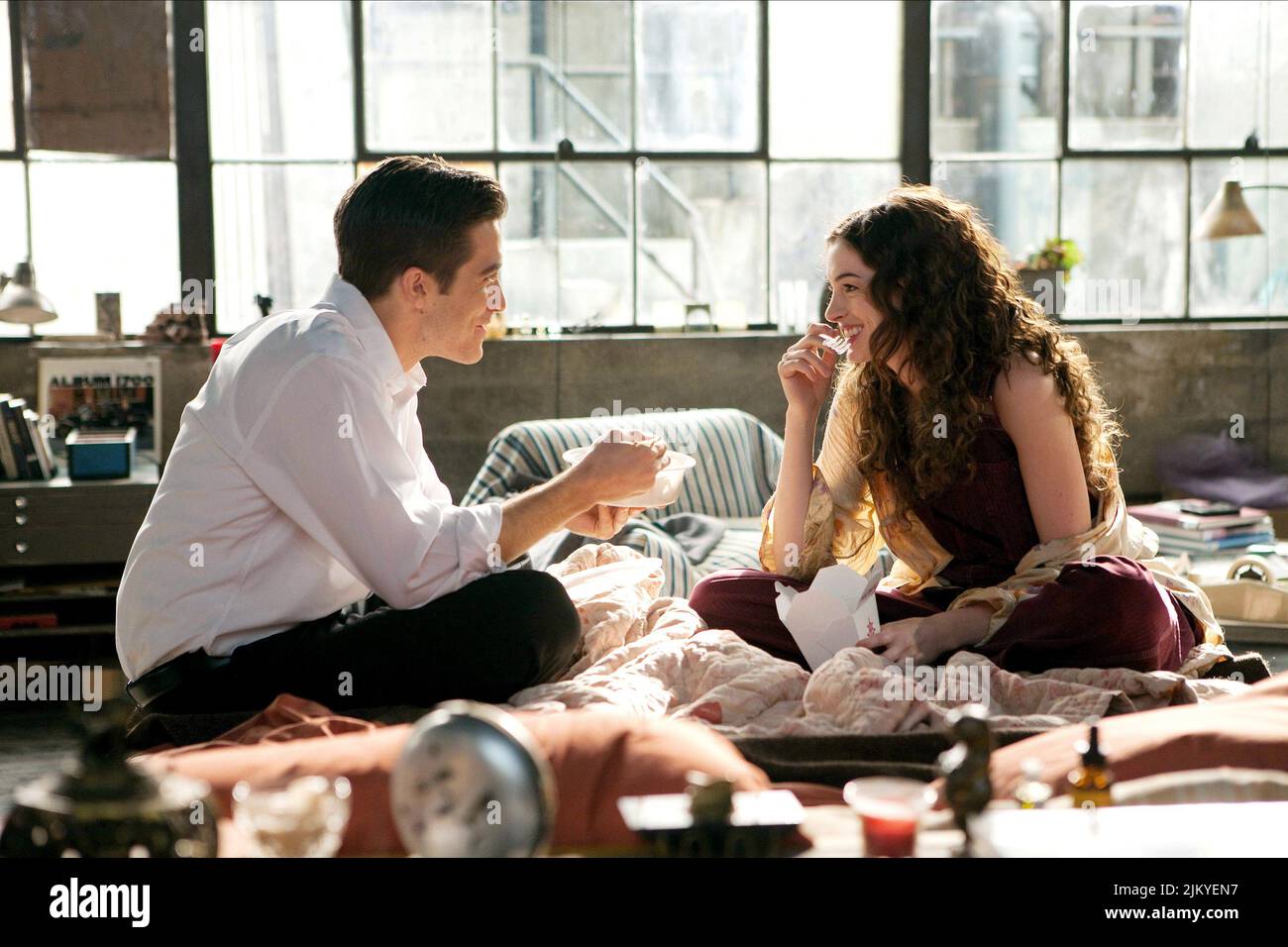 GYLLENHAAL,HATHAWAY, LOVE AND OTHER DRUGS, 2010 Stock Photo