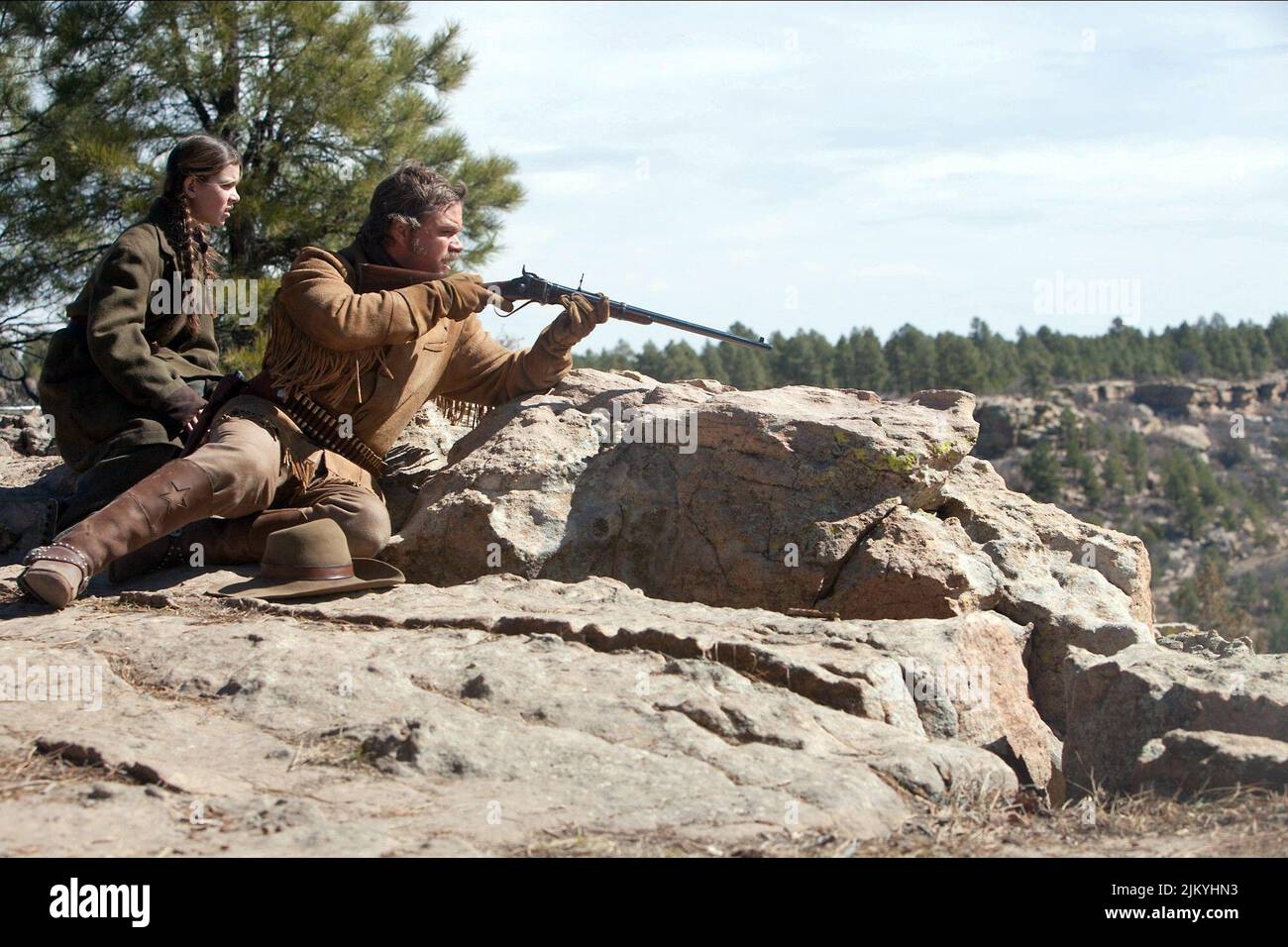 HAILEE STEINFELD, MATT DAMON, TRUE GRIT, 2010 Stock Photo - Alamy