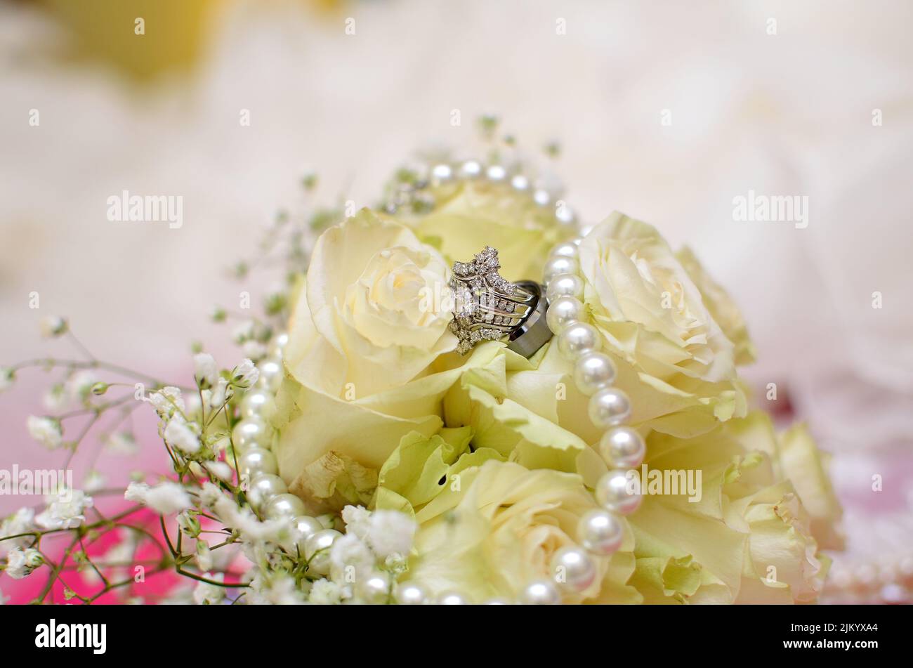Rings round roses hi-res stock photography and images - Alamy
