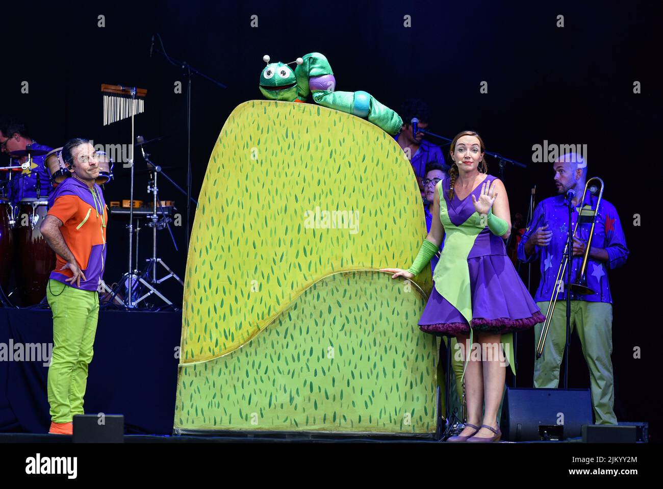 singers-helena-bagu-r-and-siddartha-vargas-l-jana-and-pau-from-el