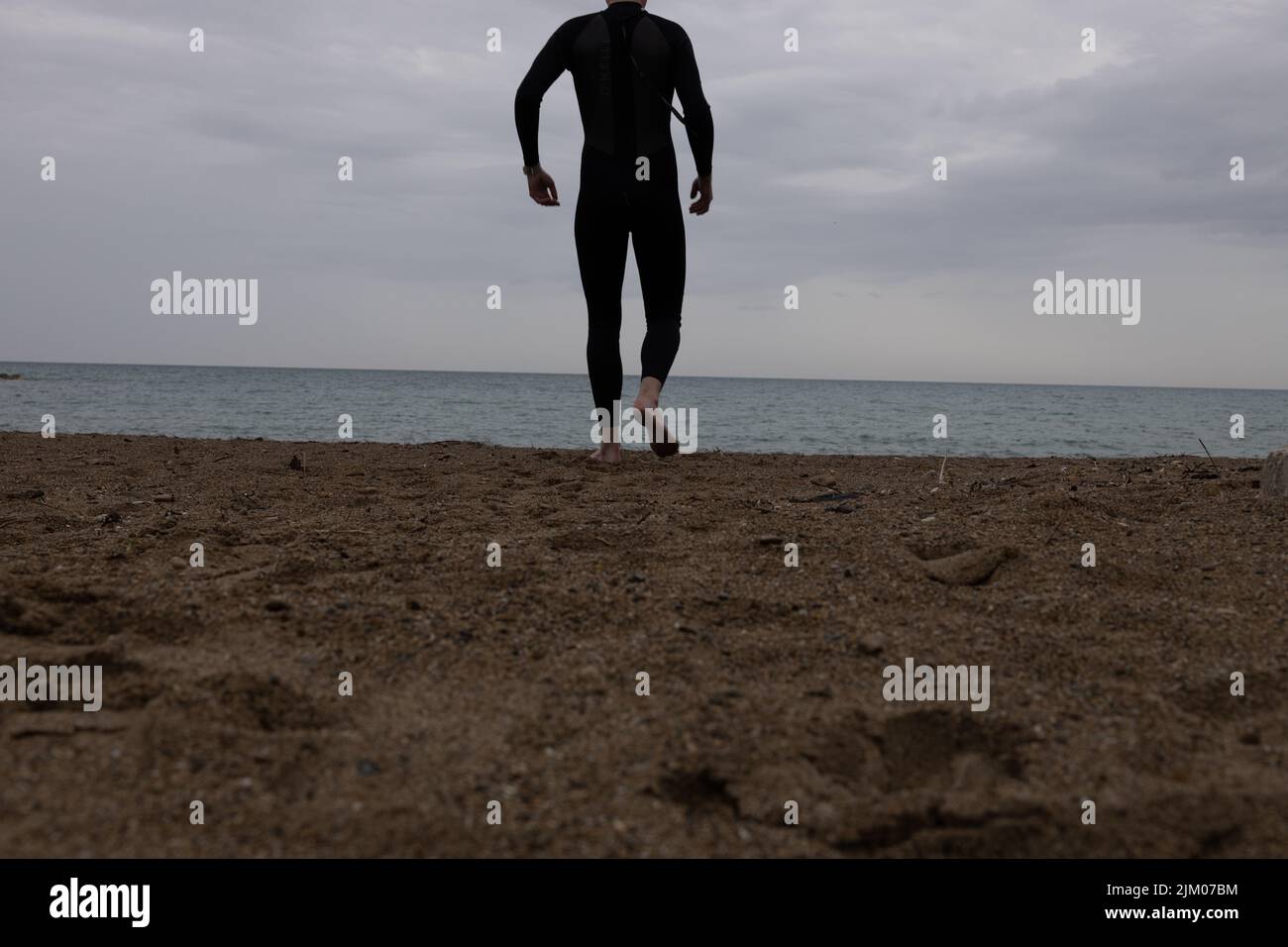 A man with diving suit seeking the sea for diving adventure under