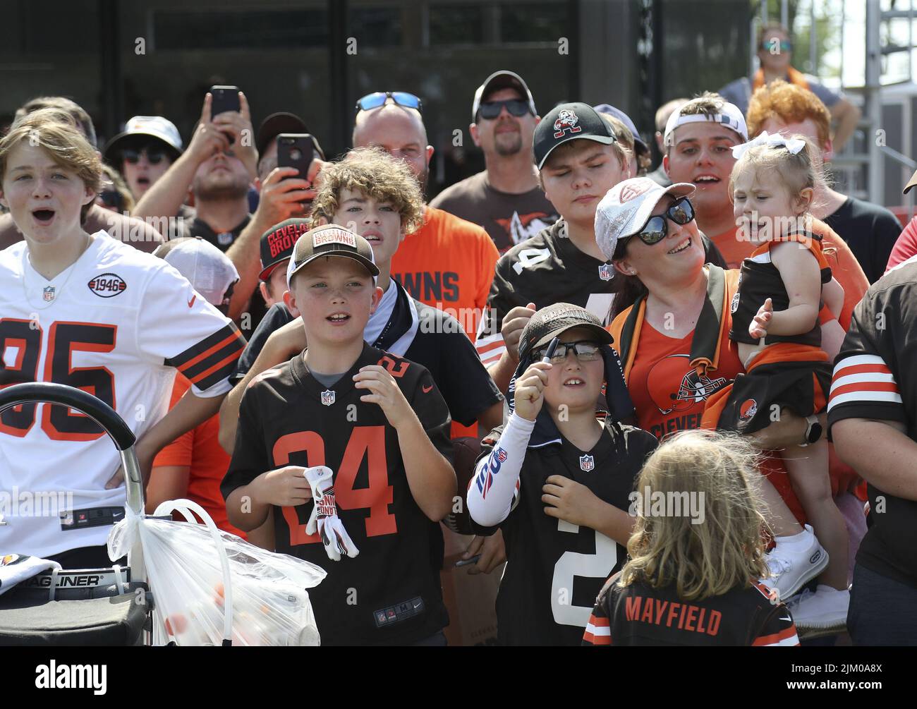 Berea, United States. 03rd Aug, 2022. Cleveland Browns fans cheer during training camp in Berea, Ohio, on Wednesday, August 3, 2022. Photo by Aaron Josefczyk/UPI Credit: UPI/Alamy Live News Stock Photo