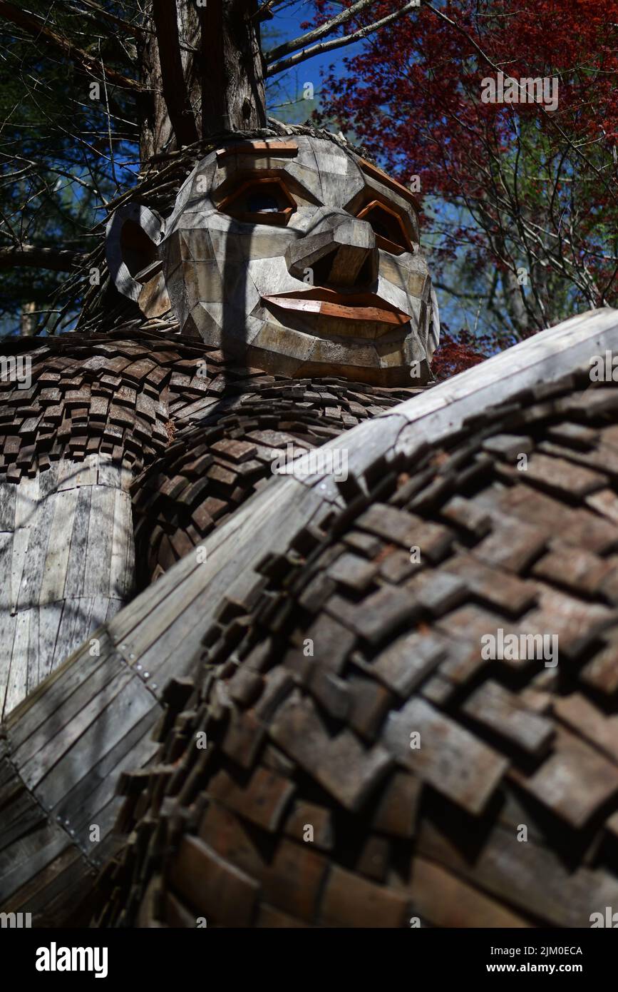 Sculpture in lush woods hires stock photography and images Alamy