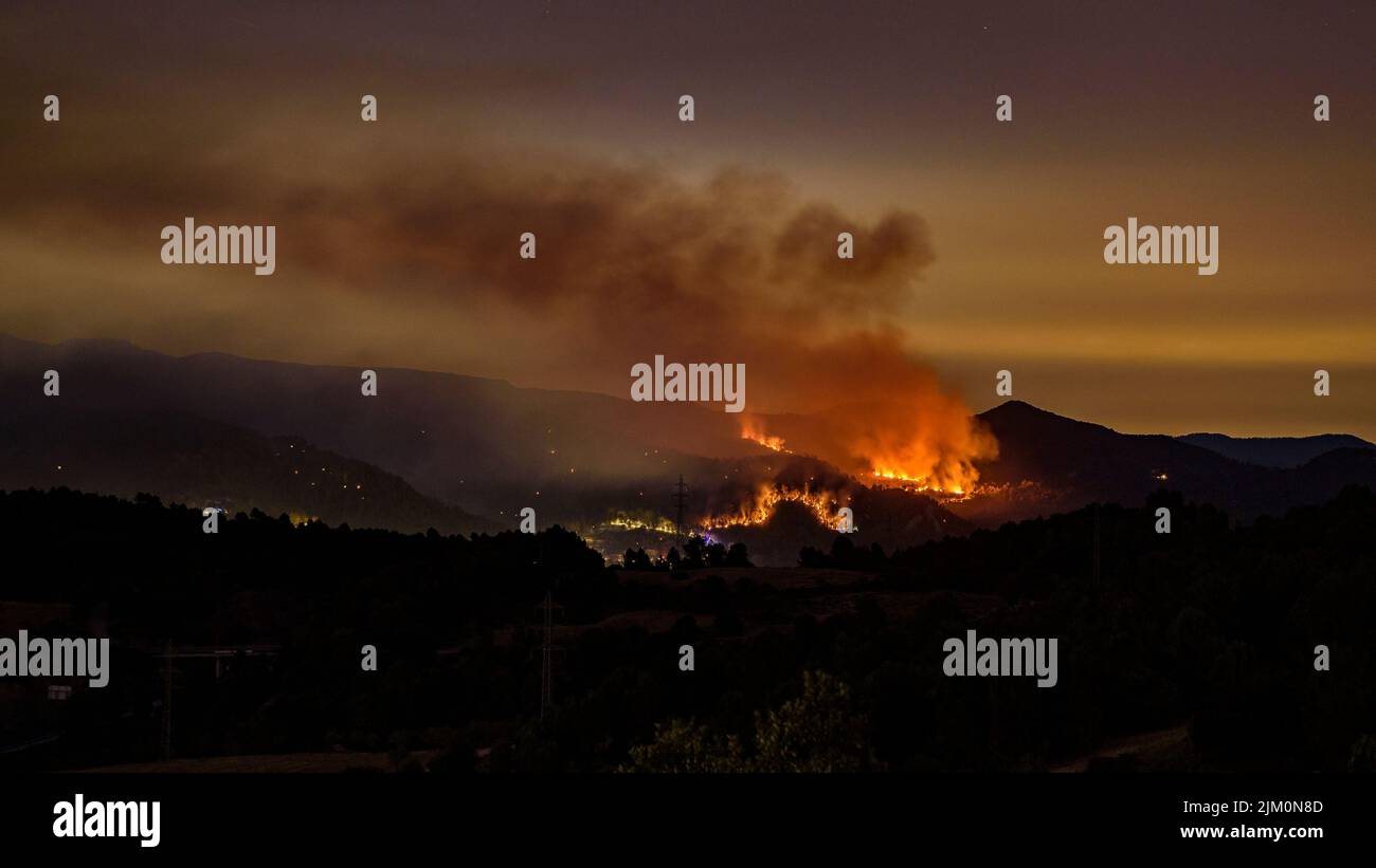 Night at the wildfire of El Pont de Vilomara, on July 17, 2022, which burned 1,743 hectares of vegetation (Bages, Barcelona, Catalonia, Spain) Stock Photo