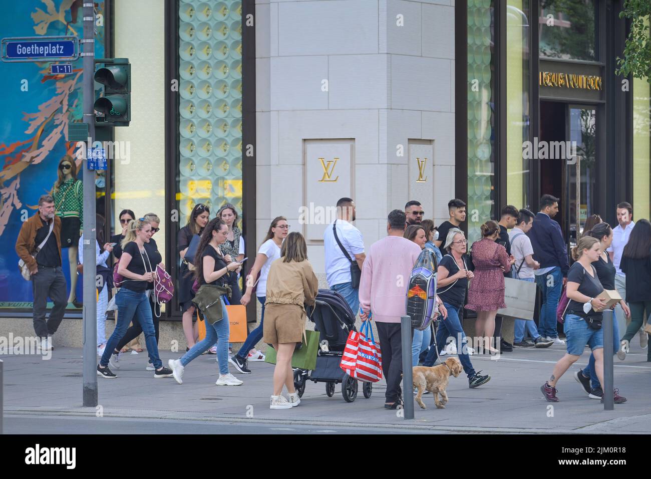 Anstehen bei Louis Vuitton in Frankfurt: Zwischen „geiles Gefühl