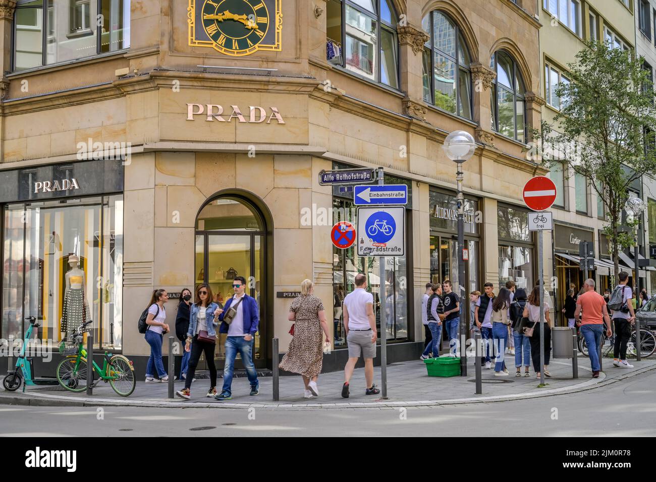 Prada, Einkaufen, Menschen, Goethestraße, Frankfurt am Main, Hessen, Deutschland Stock Photo