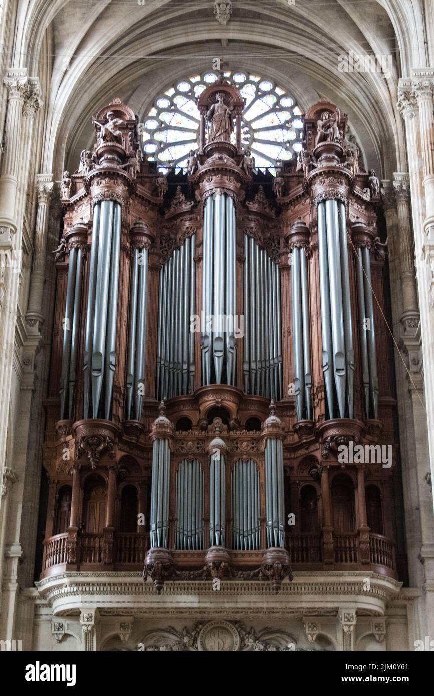 A vertical shot of a great organ in Saint Eustache church in Paris, France, Europe Stock Photo