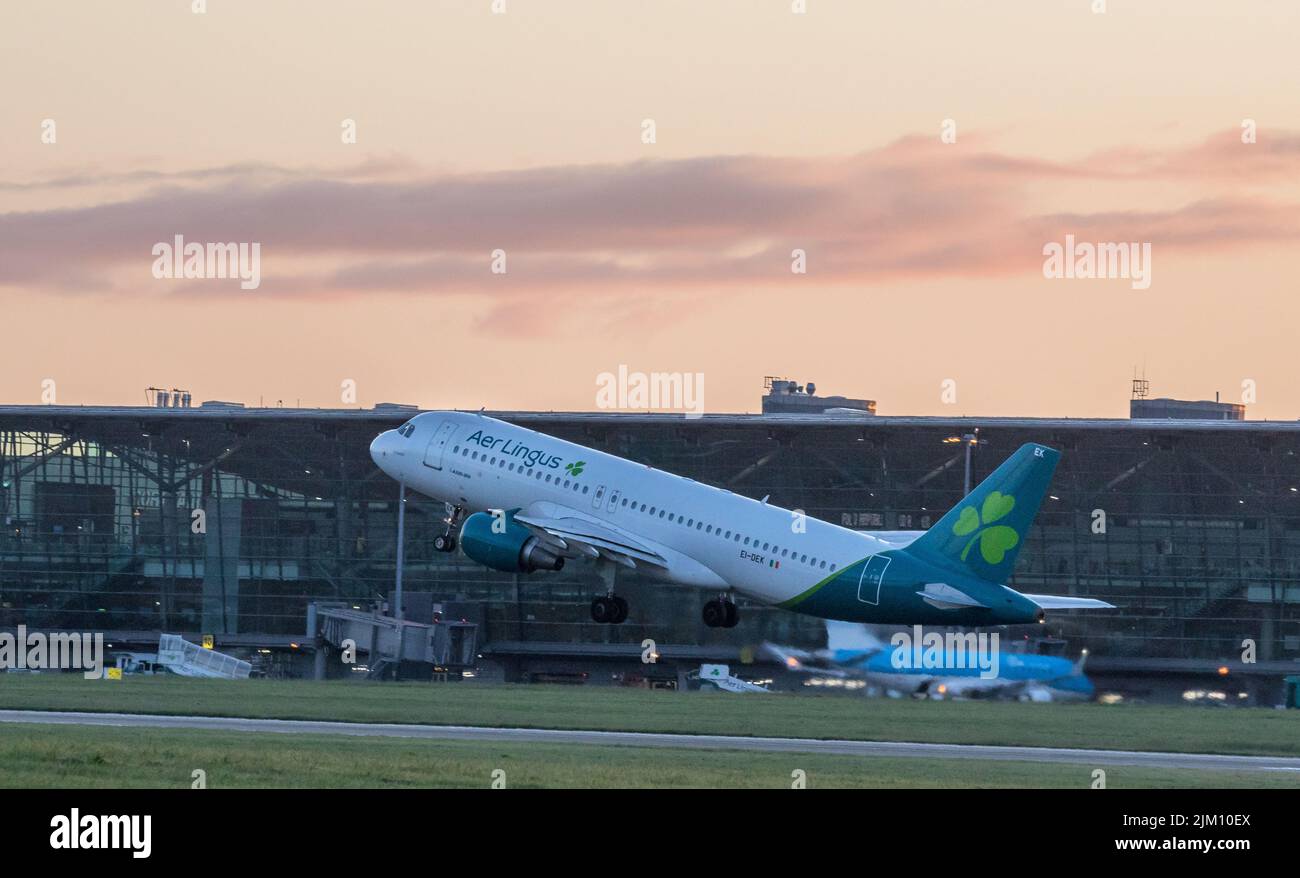 Cork Airport, Cork, Ireland. 04th August, 2022. A Aer Lingus Airbus A320 takes off for an early morning flight to Amsterdam at Cork Airport, Ireland. - Credit; David Creedon / Alamy Live News Stock Photo
