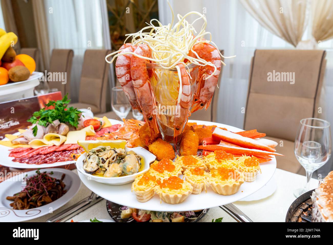 A table served with seafood in a restaurant Stock Photo - Alamy