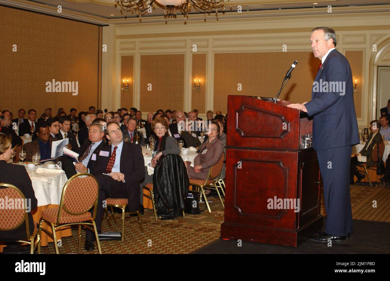 Office of the Secretary - SECRETARY DONALD EVANS DELIVERS KEYNOTE SPEECH TO PRECURSOR GROUP Stock Photo