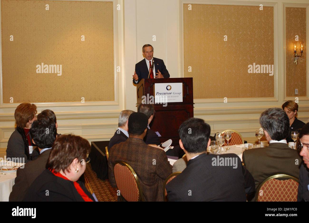 Office of the Secretary - SECRETARY DONALD EVANS DELIVERS KEYNOTE SPEECH TO PRECURSOR GROUP Stock Photo