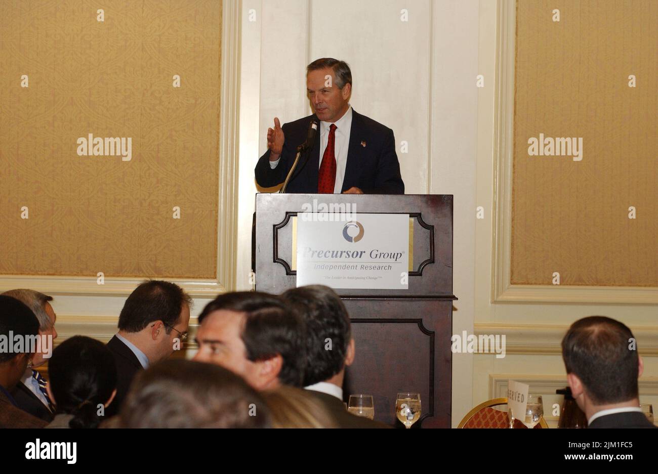 Office of the Secretary - SECRETARY DONALD EVANS DELIVERS KEYNOTE SPEECH TO PRECURSOR GROUP Stock Photo