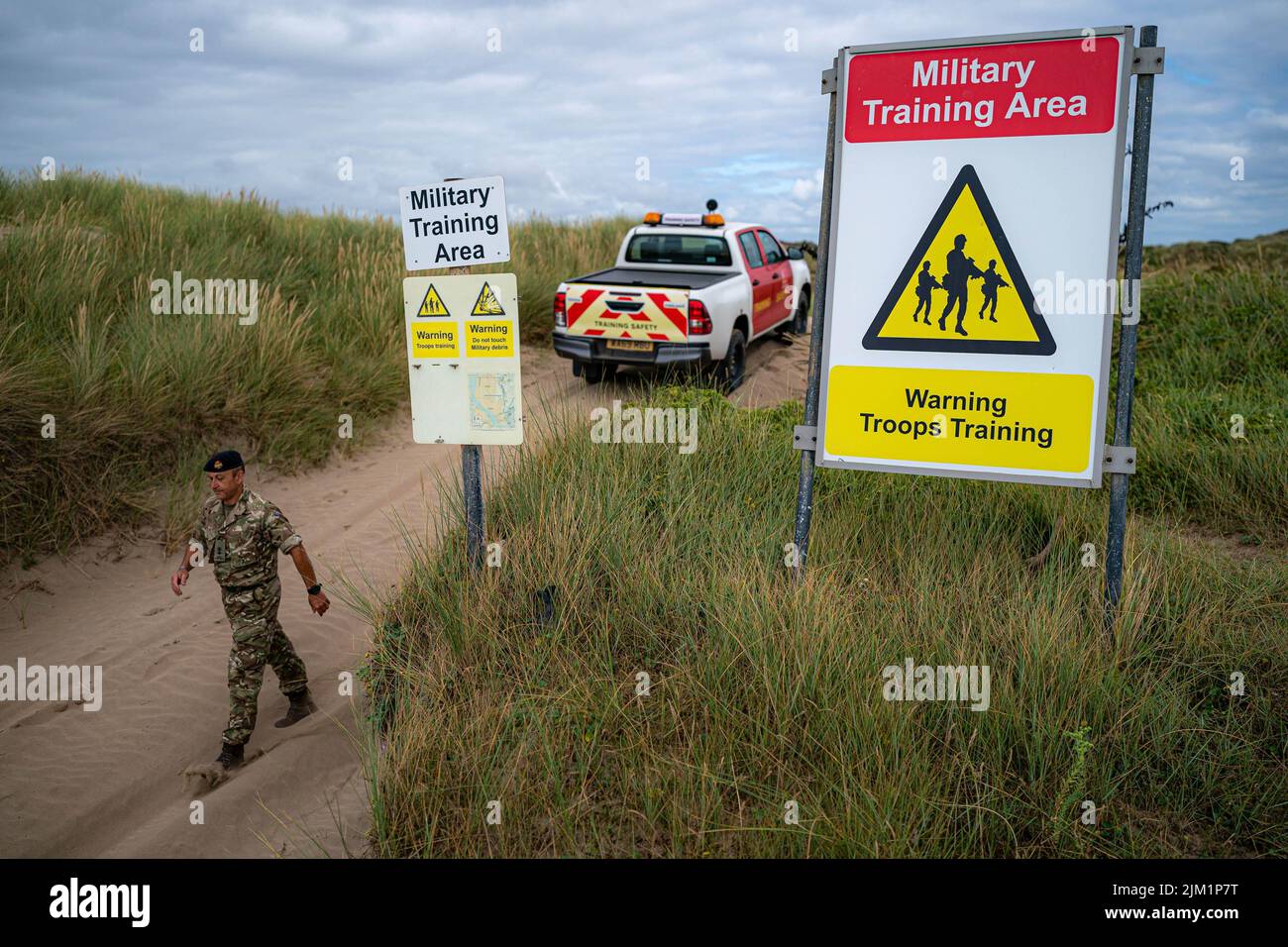 EDITORIAL USE ONLY A general views of Saunton Sands beach in Devon as the Defence Infrastructure Organisation (DIO) launch their Respect the Range campaign, warning holidaymakers and locals to check military firing and training times when accessing Ministry of Defence (MOD) sites this summer. Issue date: Thursday August 4, 2022. Stock Photo