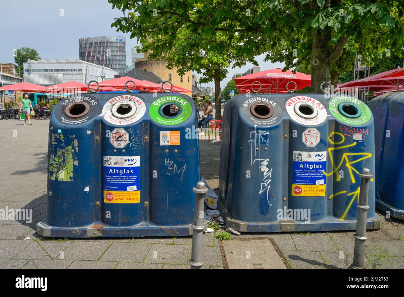 Altglascontainer, Bockenheim, Frankfurt am Main, Hessen, Deutschland Stock Photo