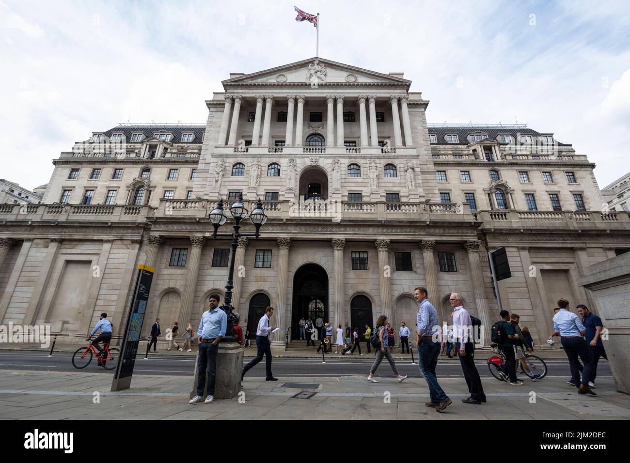 London, UK.  4 August 2022.  The exterior of the Bank of England.  In an attempt to curb inflation, which is predicted to rise to 15% in 2023, the monetary policy committee (MPC) of the Bank of England has announced an increase in the base rate from 1.25% to 1.75%, the biggest rise in 27 years.  A rise is the interest rate will make borrowing more expensive and deter spending.  Credit: Stephen Chung / Alamy Live News Stock Photo