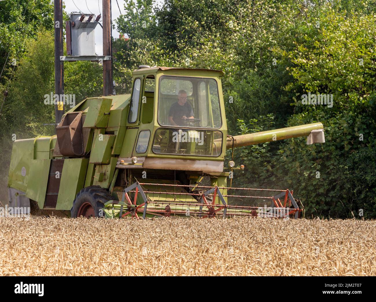 Pickmere Cheshire, August 4th 2022. Farmer taking advantage of the very dry July to harvest his Wheat crop early. Pickmere, Cheshire, UK Stock Photo