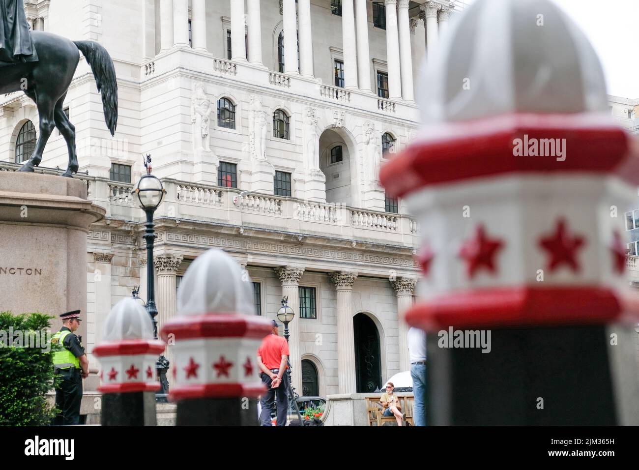 Bank, London, UK. 4th Aug 2022. Bank of England raises interest rates to 1.75% with warnings of a long recession to come. Credit: Matthew Chattle/Alamy Live News Stock Photo