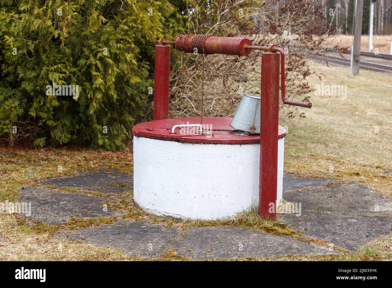Old water well hi-res stock photography and images - Alamy