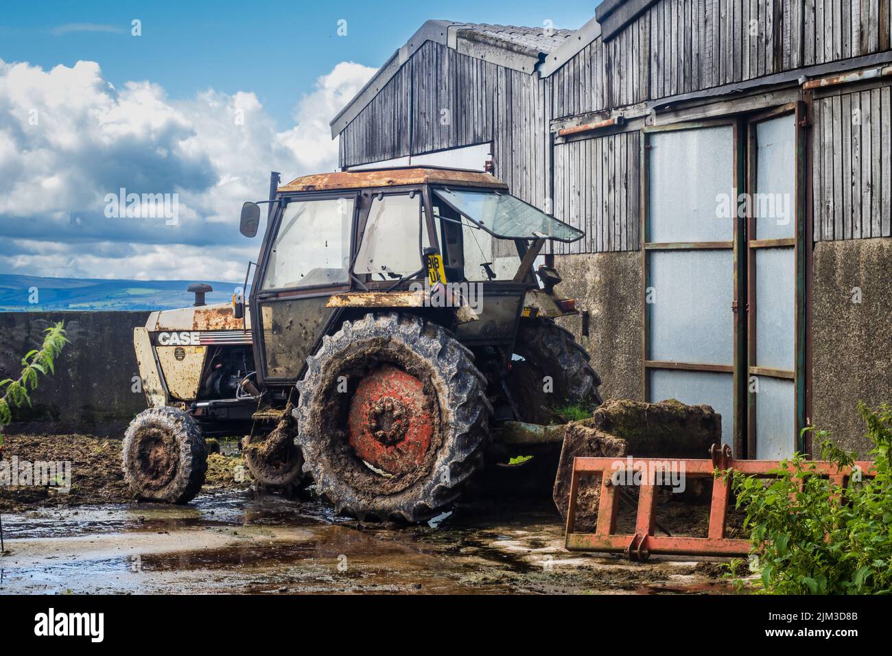 Tractor parked in barn hi-res stock photography and images - Alamy