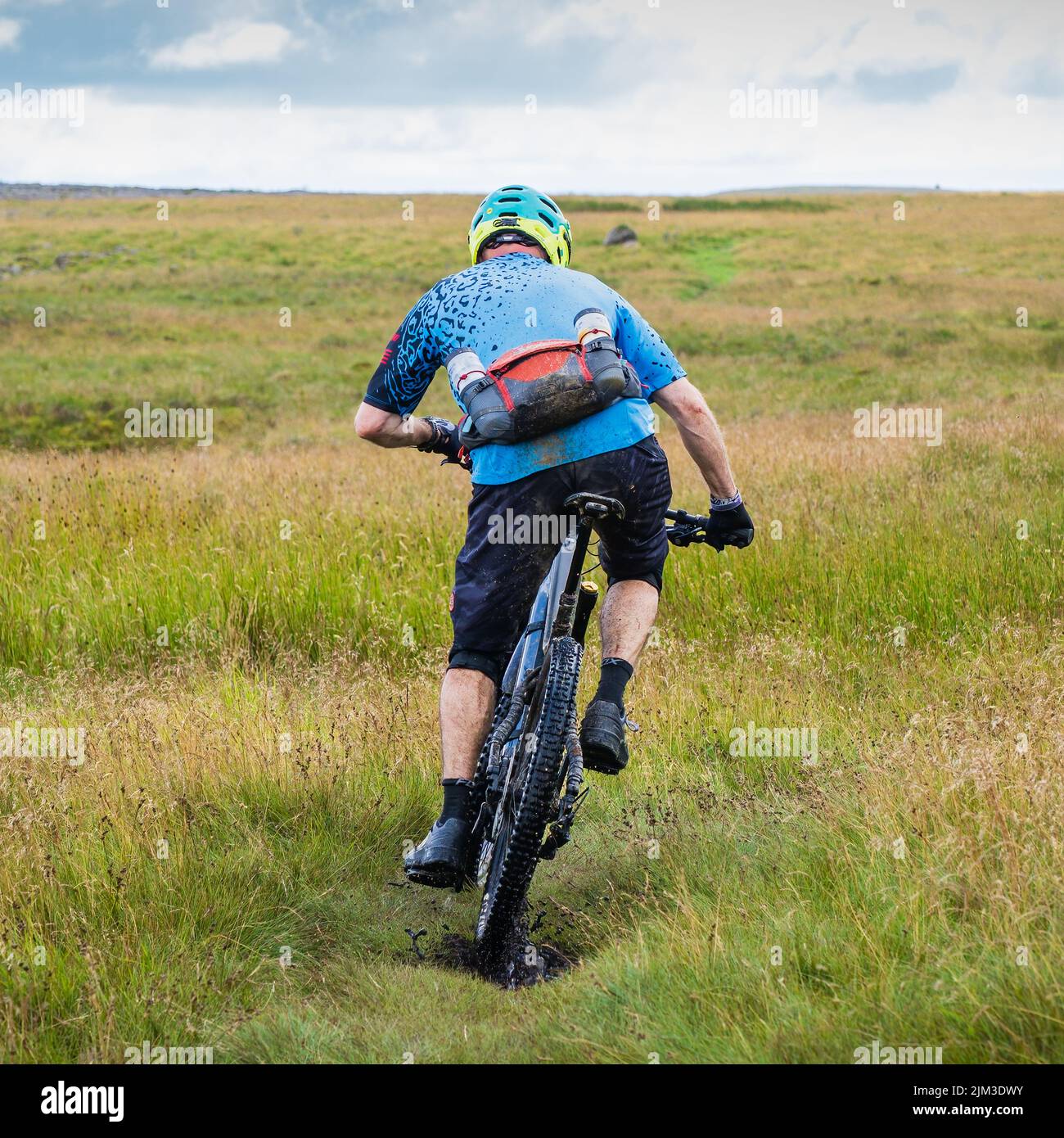 Mountain biker heading along the Pennine Bridleway between Ingleton and Chapel le Dale in the Yorkshire Dales Stock Photo