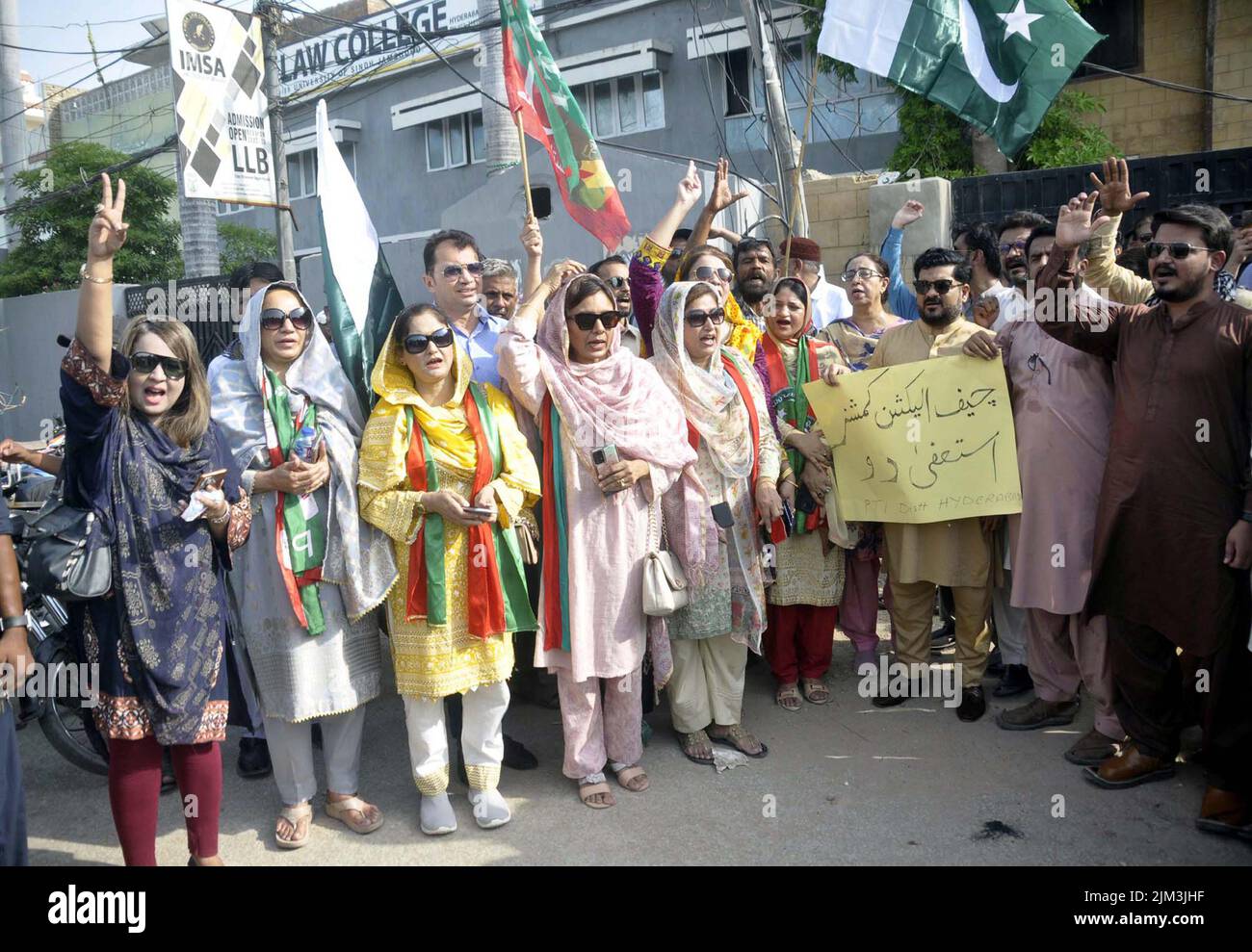 Hyderabad, Pakistan, August 04, 2022. Activists of Tehreek-e-Insaf (PTI) are holding protest demonstration against Chief Election Commissioner, outside Election Commission Office in Hyderabad on Thursday, August 04, 2022. Stock Photo