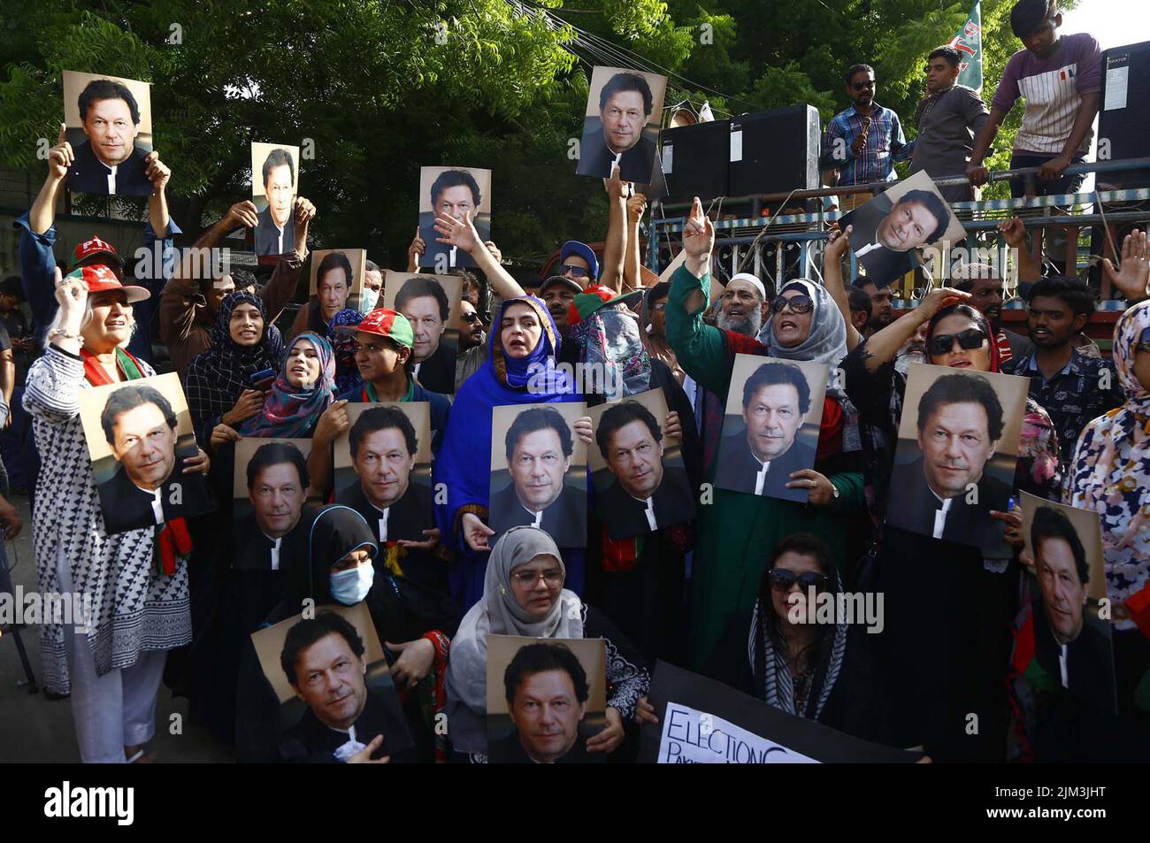 Hyderabad, Pakistan, August 04, 2022. Activists of Tehreek-e-Insaf (PTI) are holding protest demonstration against Chief Election Commissioner, outside Election Commission Office in Karachi on Thursday, August 04, 2022. Stock Photo