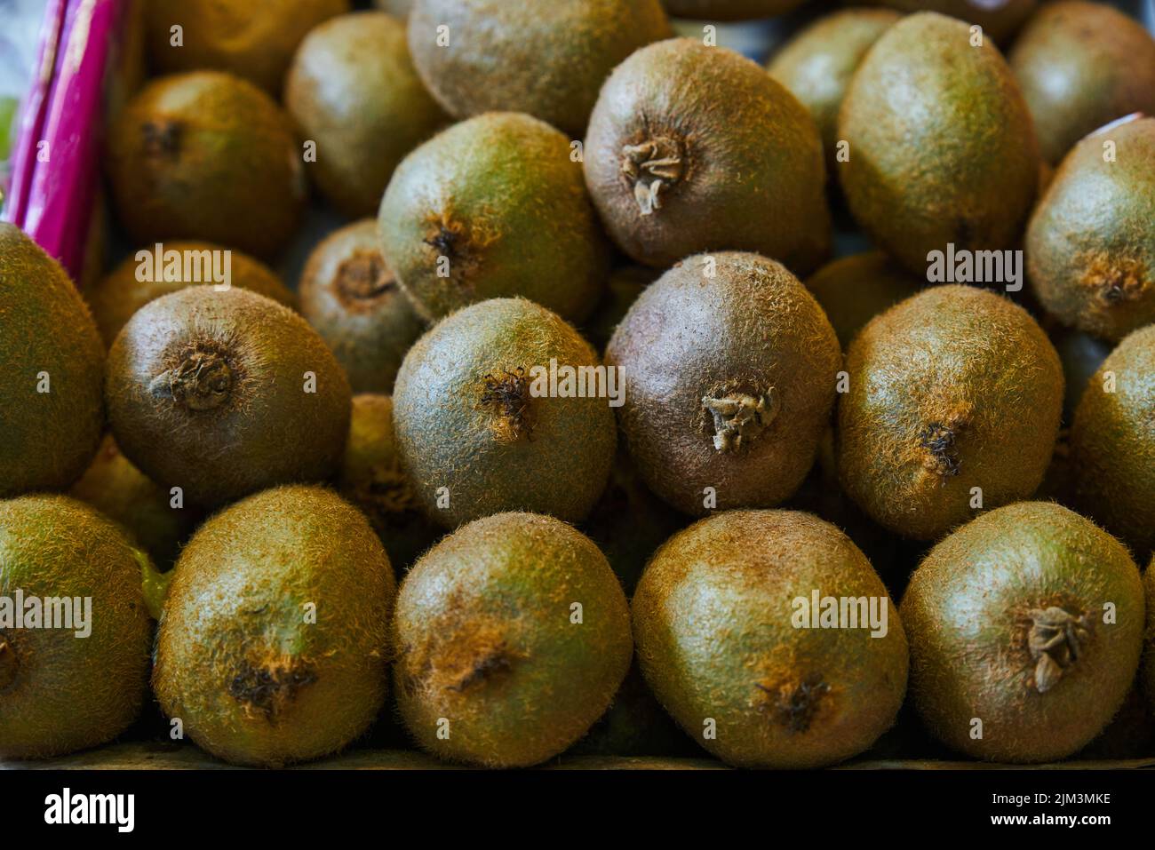 Kiwis on shelf hi-res stock photography and images - Alamy