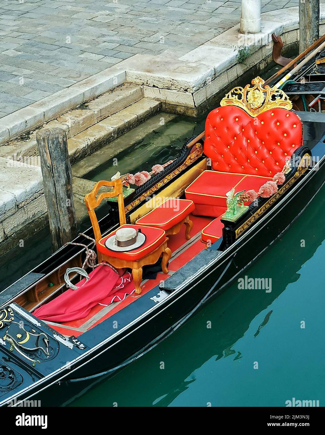 Italy venice seats in gondola hi-res stock photography and images - Alamy