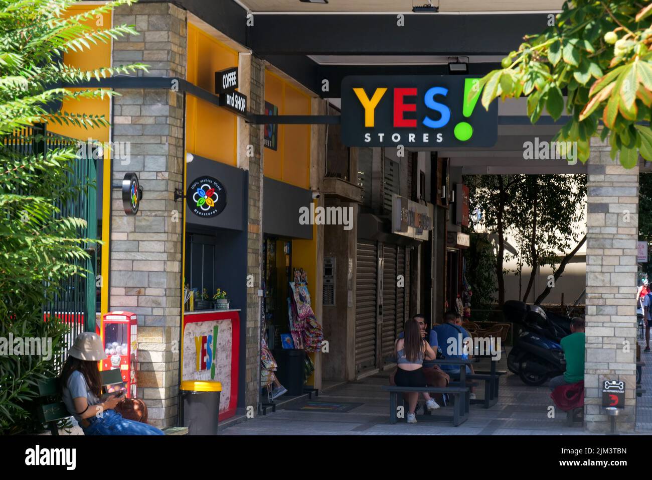 photos de yes store cigarettes électroniques castelnaudary YES STORE main image 1