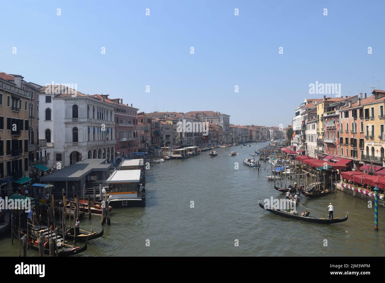 Gondolier station grand canal hi-res stock photography and images - Alamy